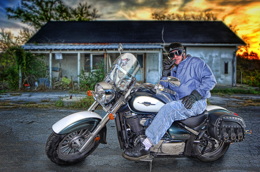 Custom d'occasion exposé dans la concession moto